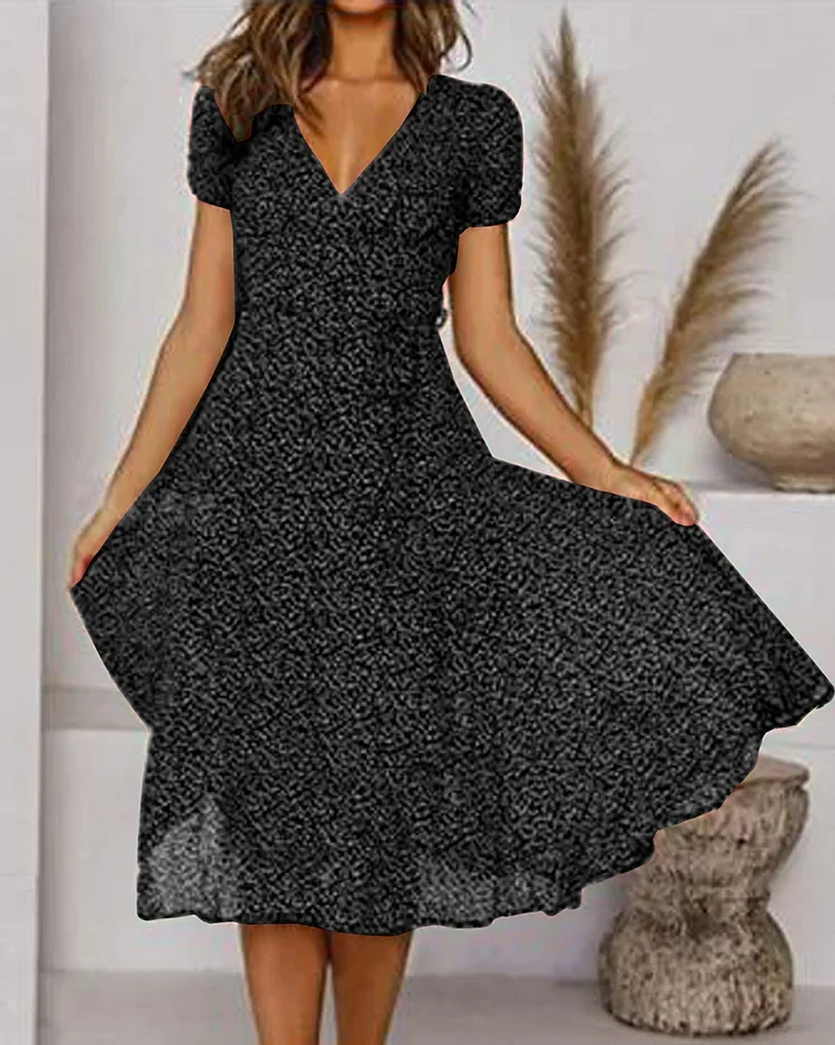 Cassandra | Vestido Midi Cruzado Floral – Decote em V Favorecedor | Verão Momount - Image 2
